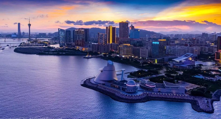 �����������Ż�չҵ�������գ��׼���չ�208��