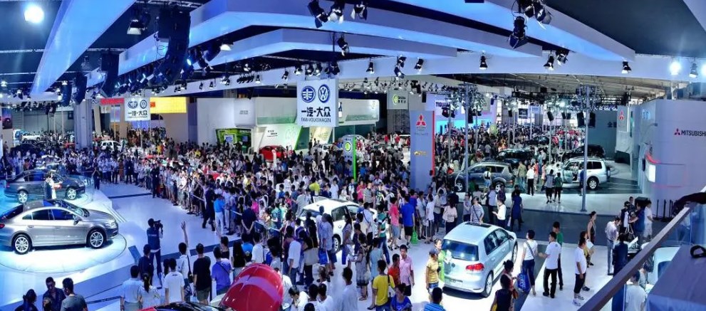 ���꣬�����ƻ��ٰ�100�ೡչ��