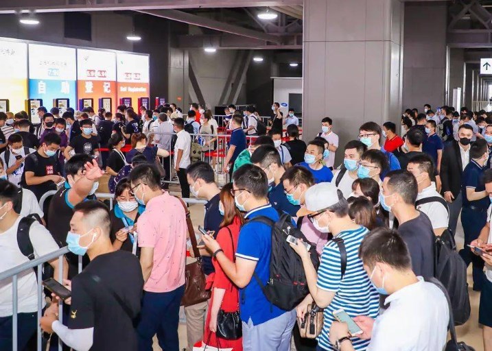 8�£����ڻ�չҵ��������̬��