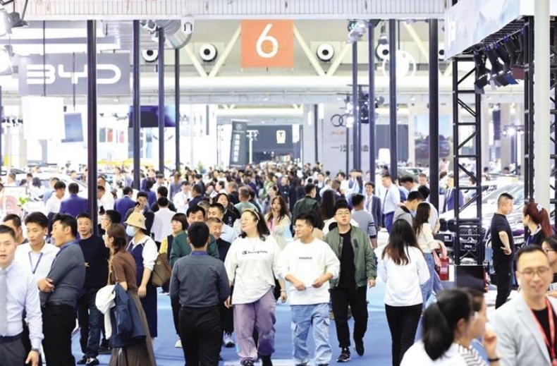 ��13�����ݹ�������չ�����ڸ�����ʻ�չ���ľ���