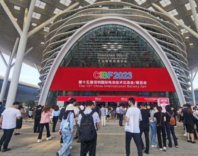 ���ڹ��ʻ�չ�������רҵչ��ͬ�ڵǳ�,һ�ɻ���