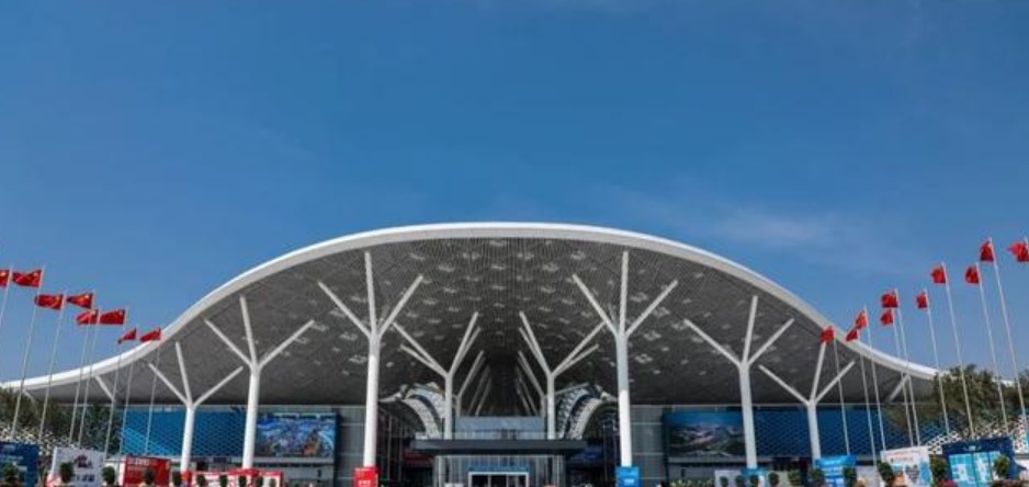 ���ڹ��ʻ�չ���Ľ�ӭ������ذ�չ��