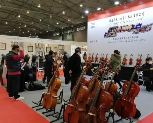 �й�������������չ��