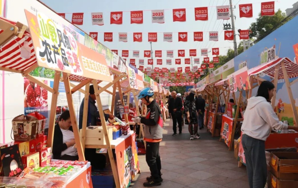 �ζ����Կڵ���ũ�ز�Ʒչ�����ھ�԰������Ļ