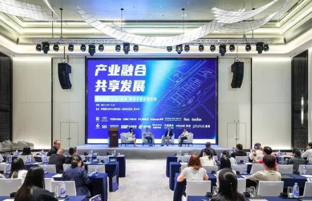 ���ڱ�������ʽ��������ҵ+��չ����һ���Ŵ��µ�������·