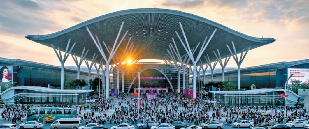 ���ڹ��ʻ�չ���ĵ�չ�Ὺʼ��̬����չ