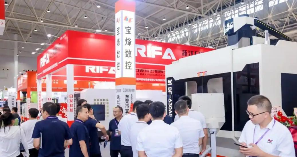 �人���ʲ������Ľ�ӭ��һ����ģ����ں���Զ�Ĺ�ҵʢ��