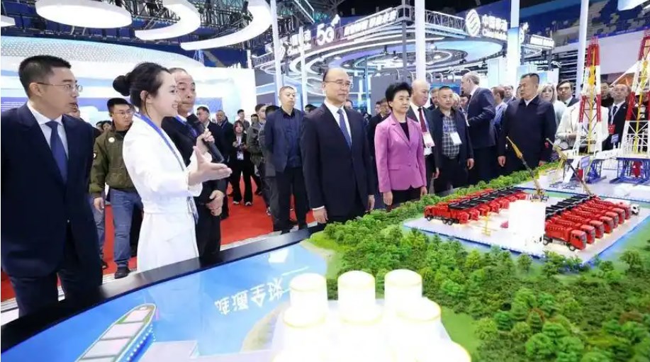 ��34����������ʾ���ó��Ǣ̸���ں��������������ʻ�չ���ľ���