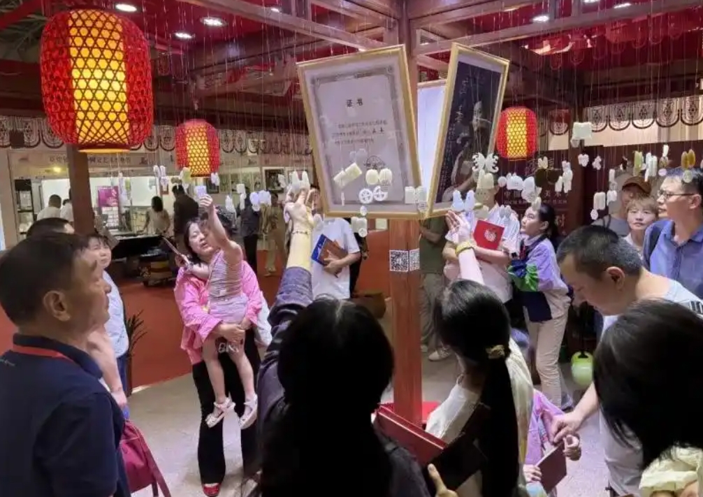 2025�й����������������ڸ���ʡ������ʢ��Ļ