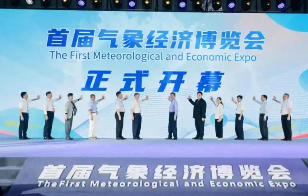 �׽����󾭼ò������ںϷʱ������ʻ�չ������Ļ