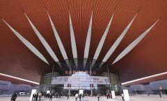 ������չ�г����ֻ�Ծ��������������κ͹�ģ˫����