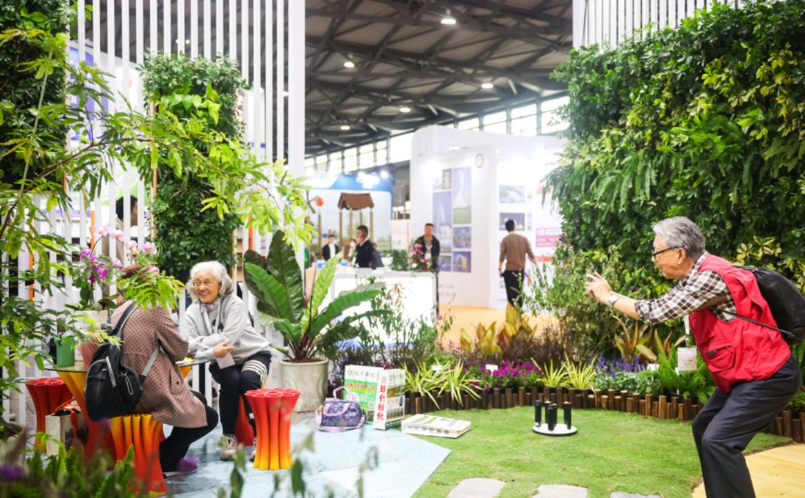 �Ϻ�԰��չ�ں���ֲ��������ѧ