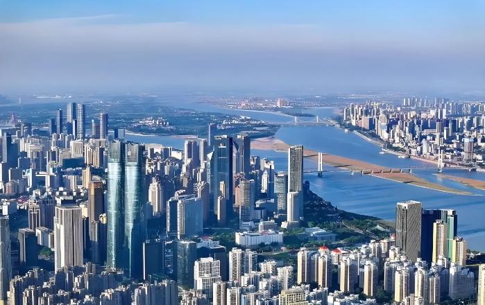 ��ĩ������Ӣ�۳��ϲ���չ���ó���������