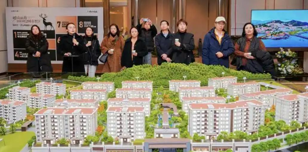 �����ɽ��(�ൺ)�˾Ӳ��������ൺ���껪��չ����Բ����Ļ