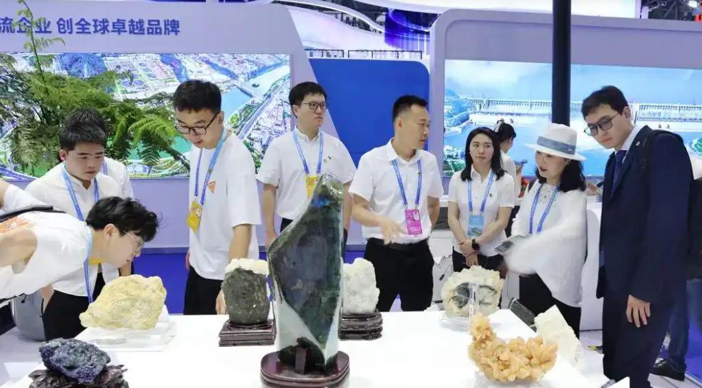 市属国企集中亮相第八届中国西部国际投资贸易洽谈会
